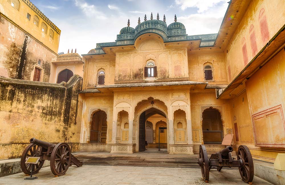Discovering the Royal Treasures of Jaipur: Exploring the Land of Kings